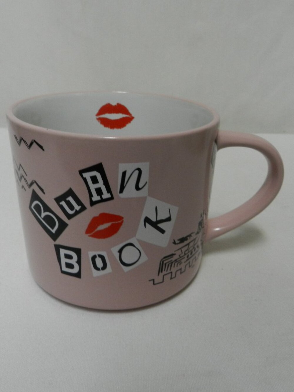 ZAK! She Doesn't Even Go Here Mean Girls pink Mug Cup 15 oz Micro Dish Movie